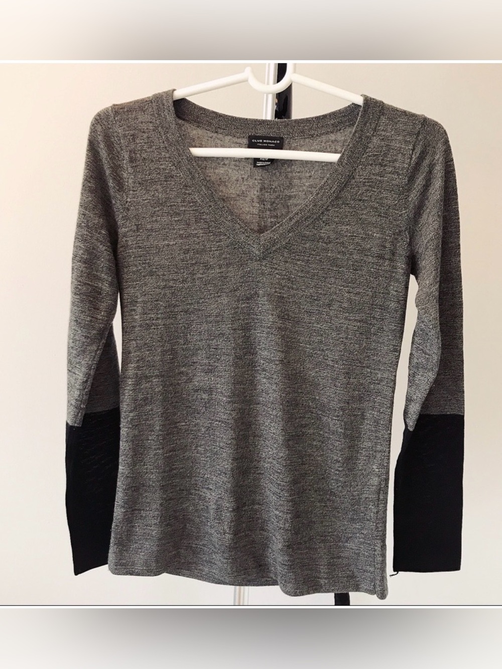 Club Monaco Wool V-Neck Sweater Size Medium